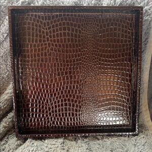 Mural Brown Crocodile Pattern Tray